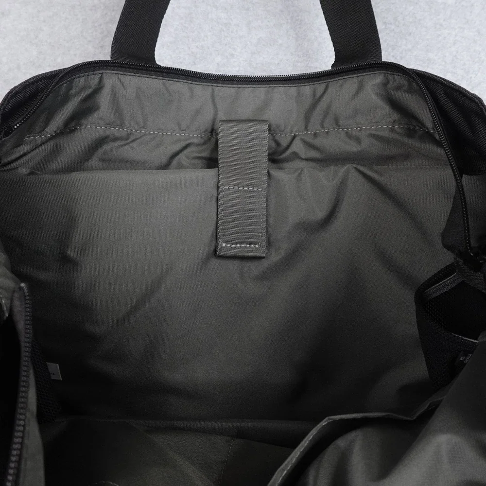 Incase Crosstown Tote Laptop Bag Black Nylon Work Travel Daily Compartments